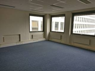 Des bureaux à louer au préstigieux Da Vinci Business Park, tout près du siège de l'OTAN. Espace ouverte, 2 salles de réunion et 8 bureaux...