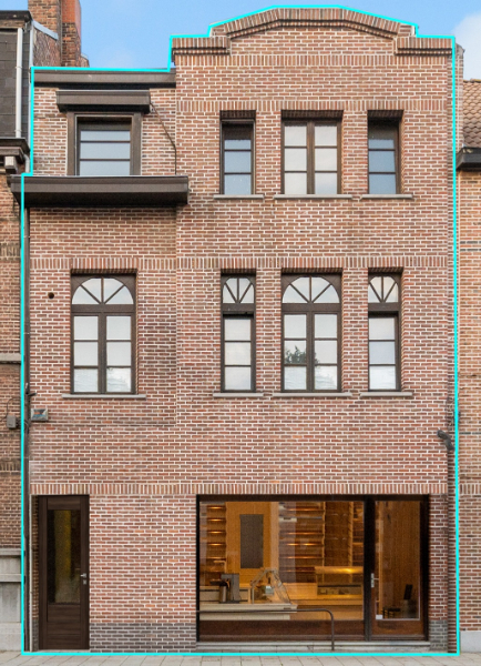 Centraal en gunstig gelegen ruime woning op 320m2 met 5 SLK, terras en hobbyruimte of atelier - foto 1