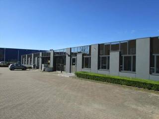 Attractief bedrijvenpark met combinatie kantoor/polyvalente ruimte, werd recentelijk opgefrist. Uiterst interessante voorwaarden!•    Er zijn...
