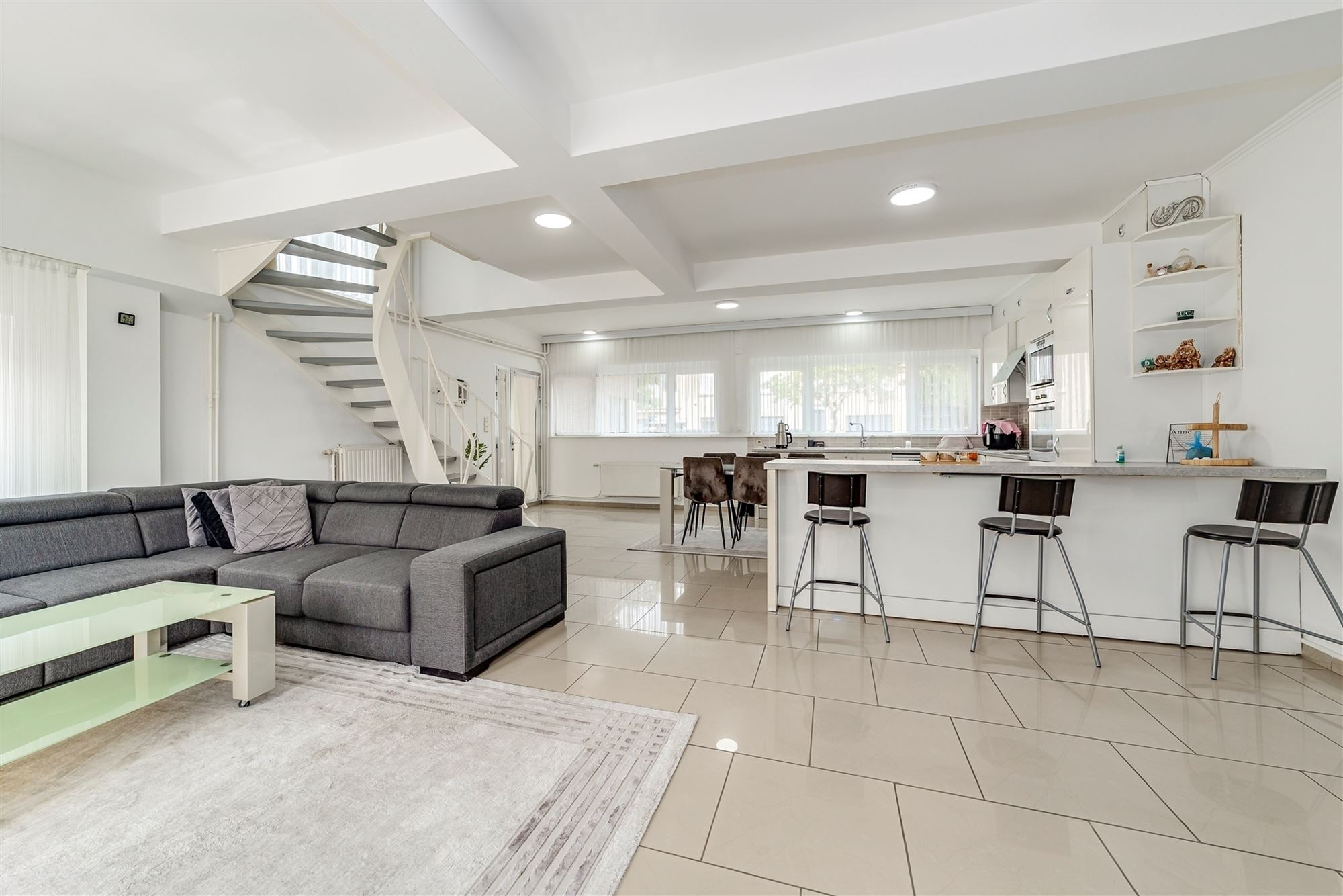 Huis te Hoboken met 4 slpk en 2 garages - foto 2
