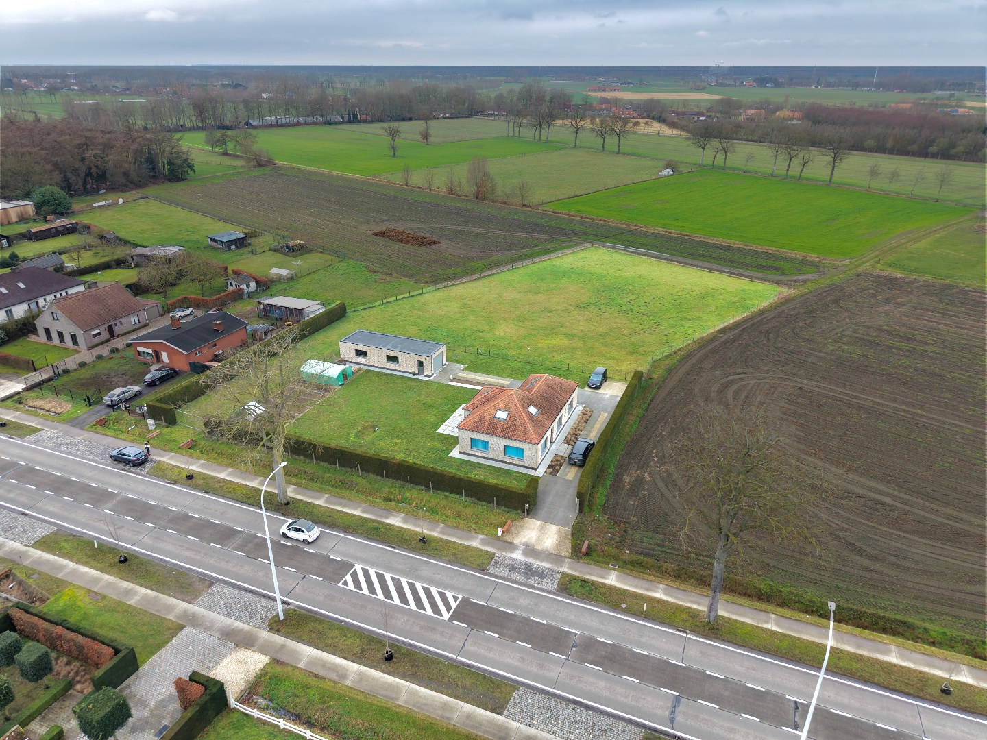 Volledig gerenoveerd woonhuis op 4.734 m² te Maldegem ! - foto 2