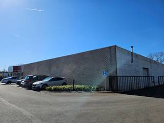 <p><span> </span></p><p><span>Handelspand van 500 m² op AAA locatie.</span></p><p><span> </span></p><p><span>Deze showroom, momenteel nog ingevuld als keukenzaak, is gelegen op de Hasseltweg in de nabijheid van grote retailers zoals Albert Heijn, Actio, Gamma, Chateau d'Ax en Prenuptia.</span></p><p><span>Een ruime parking is voorzien voor en naast het gebouw.</span></p><p><span>Vrij vanaf 1 april 2017.</span></p><p><span>OV ten laste van de huurder.</span></p><p><span> </span></p><p><span>Vg, Wg, Gvkr, Gvkv, Gog</span></p>