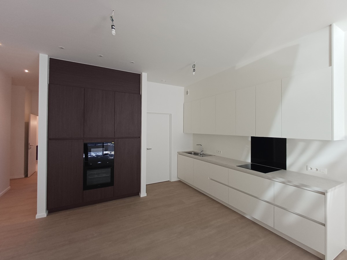 Nagelnieuw 2-slaapkamerappartement met terras - foto 4