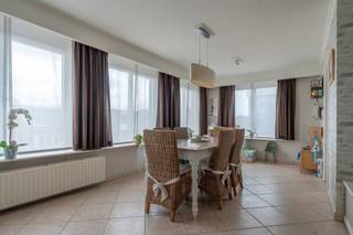 Instapklaar 2slpk appartement met garagebox en terras te Turnhout2 slaapkamers | Elektriciteit conform | garagebox €20.000Omschrijving:We betreden...