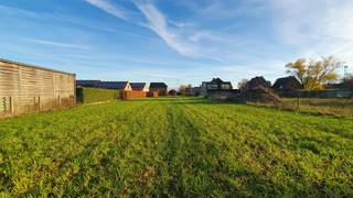 Deze zeldzaam ruime bouwgrond van 2.176m² vindt u in Reppel, een rustige deelgemeente van Bocholt, op een boogscheut van Bree. De Toekomststraat...