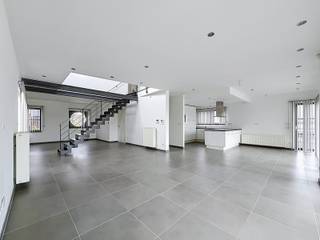 <strong><span>Ruim én Modern Duplexapp met 3 SLPK, Terras én staanplaats!<br /><br /></span></strong>Voor meer info en/of een bezoek, contacteer uw vastgoedkantoor KURTIMMO ENKEL via info@kurtimmo.be!<strong><span><br /></span></strong>