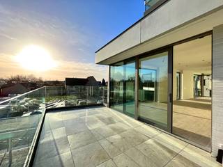 Dit appartement is gelegen in een nieuwe residentie in de Vissersstraat te Moerkerke. Het appartement heeft 1 slaapkamer en een...