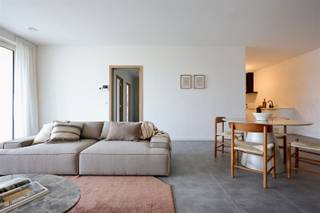 <p><span>In het hartje van Mortsel verrijst een gloednieuw stadsdeel het “Stadsterras”.</span></p><p><span>Het “Stadsterras van Mortsel” verbindt het centraal gelegen Gemeenteplein met het nieuwe stadspark Oude God en slaat zo een brug tussen park en stad.</span></p><p><span> </span></p><p><span>In het gebouw Gefion, grenzend aan het park, bevindt zich dit BEN (bijna energie neutraal) appartement met 2 slaapkamers.</span></p><p><span>Door de ligging op de hoek van het gebouw, geniet dit appartement van uitzonderlijk veel lichtinval.</span></p><p><span> </span></p><p><span>Hier woont u in een residentie, klaar voor de toekomst, dankzij:</span></p><p><span>- Zonnepanelen</span></p><p><span>- Thermische en akoestische isolatie</span></p><p><span>- Ventilatiesysteem type D</span></p><p><span>- Vloerverwarming</span></p><p><span>- Wandelafstand tot openbaar vervoer</span></p><p><span>- ...</span></p><p><span> </span></p><p><span>Ondergronds zijn er parkeerplaatsen, fietsenstallingen en bergingen.</span></p><p><span>Tegen het einde van dit jaar zullen de eerste bewoners arriveren.</span></p><p><span> </span></p><p><span>Benieuwd om de appartementen in dit project vanbinnen te bekijken?</span></p><p><span>Graag bieden wij u een bezoek aan op de werf, waar we u tevens het modelappartement kunnen laten zien.</span></p><p><span> </span></p><p><span>Maak nu een vrijblijvende afspraak met één van onze nieuwbouw experten via stadsterras@habicom.be of 03-449.42.41.</span></p><p><span>Verkoop onder het btw-stelsel.</span></p><p><span> </span></p>