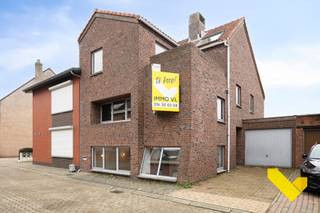 Deze unieke architecten woning, gelegen nabij het centrum van Mol, omvat volgende extra troeven die het zeker de moeite waard maken om deze woning...