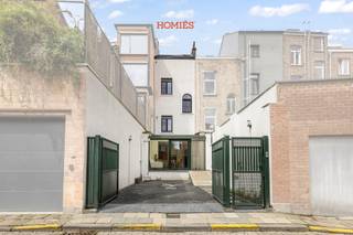 Met veel plezier stellen wij u deze recent van kop tot teen gerenoveerde woning voor, gelegen in de rustige, doch centrale Riddersstraat, pal in...