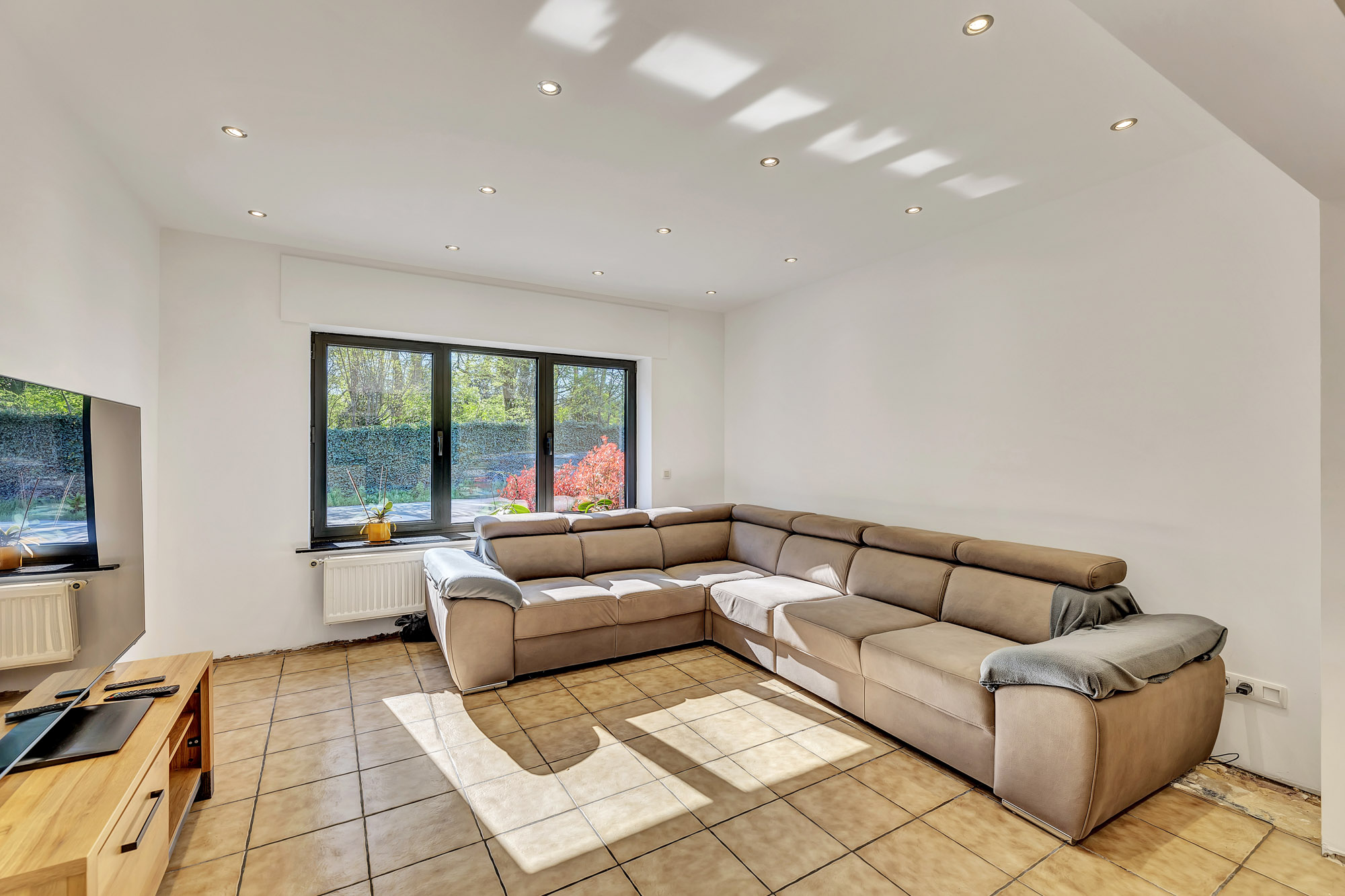 Goed onderhouden woning met garage - foto 4