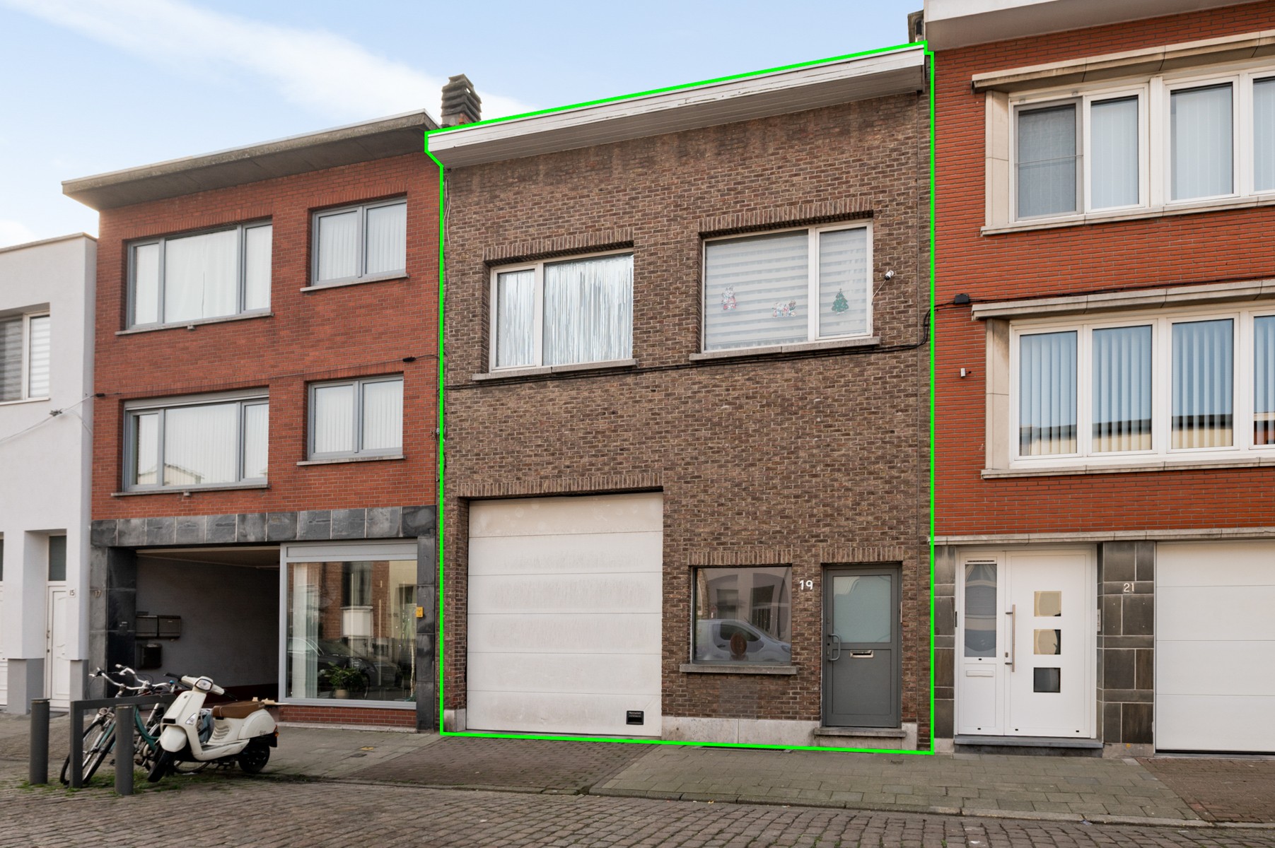 Opbrengsteigendom met garages en appartement - foto 1