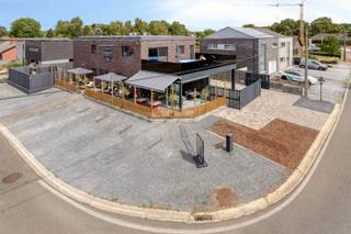 FOR SALE: Commercial house with pizzeria & apartment in Koersel!AtBosstraat 1 in Koersel, this spick and span commercial house from 2015 comes on the...