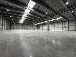 Deze hyper moderne magazijnruimte van 6.444 m² met een vrije hoogte van 12 meter biedt optimale faciliteiten, waaronder 5 laadkades, 3...