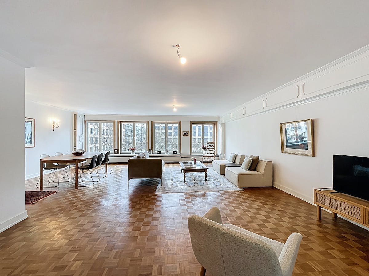 Ruim 3-slaapkamerappartement te huur op een echte toplocatie - foto 3