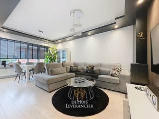 Op zoek naar een stijlvol appartement waar alles gewoon klopt ?<br />Dan is dit pareltje in het centrum van Edegem helemaal jouw ding.<br />Dit appartement werd in 2020 volledig gerenoveerd met oog voor design, comfort en technologie. Alles is hier tiptop in orde, gewoon verhuizen en genieten.<br /><br />Binnenkomen is zalig met de oosterse vide-plafond met indirecte LED-verlichting (kleuren kies je zelf, ideaal voor elke mood). In de leefruimte zorgt het geïntegreerde sound system voor instant goede vibes, kies zelf je sfeer voor een rustig avondje of voor vrienden over de vloer.<br /><br />De halfopen keuken is strak, modern en praktisch ingericht, helemaal klaar om je kookskills te demonstreren of een snelle take-away night.<br /><br />Aan de achterzijde van het appartement vind je twee ruime slaapkamers, een badkamer met Bali-touch (denk: spa-gevoel, natuurlijke materialen en zen vibes) en een apart toilet.<br /><br />Ingebouwde kasten verbergen netjes de verwarmingsketel en wasmachine.<br />En dan nog het gezellige terrasje achteraan, perfect voor je ochtendkoffie of een zomeravond met een drankje.<br /><br />De inkomdeur is trouwens next level: een automatische veiligheidsdeur die je opent met een code op je smartphone. Future proof en superhandig.<br /><br />Voor de wagen huurt de eigenaar een grote garagebox achteraan het gebouw, de huurovereenkomst kan indien gewenst overgenomen worden.<br /><br />Even de positieve puntje opgelijst:<br /><br />- Totale renovatie (2020) – gewoon instapklaar<br />- Plafonds met LED-verlichting met instelbare kleuren<br />- Automatische veiligheidsdeur met code of app<br />- Sound system geïntegreerd in de leefruimte<br />- Halfopen keuken in perfecte staat<br />- 2 ruime slaapkamers<br />- Badkamer met Bali-look en feel<br />- Apart toilet<br />- Ingebouwde kasten met wasruimte<br />- Gezellig terras achteraan<br />- Toplocatie in centrum Edegem<br /><br />EPC : 264 kWh/m2 (Label C)<br />Stedenbouwkundige inlichtingen in aanvraag<br />Waterinfo : P-Score = A, G-Score = A<br /><br />Dit is niet wat je zoekt ? Al gehoord van AANKOOPBEGELEIDING ? Wij zoeken, bezoeken en onderhandelen mee met jou voor eigendommen die worden aangeboden door particulieren, andere makelaars of eigendommen die zelfs (nog) niet te koop staan?<br />Vraag meer informatie over aankoopbegeleiding via welkom@dehuisleverancier.be of 0489/069.000<br /><br />de Huisleverancier : Persoonlijk, voor iedereen Service, Kwaliteit en Vertrouwen !<br /><br />