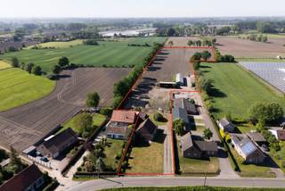 Deze alleenstaande hoevewoning heeft een idyllische ligging in het Meetjesland, tussen de centra van Ertvelde en Oosteeklo en op een boogscheut van...