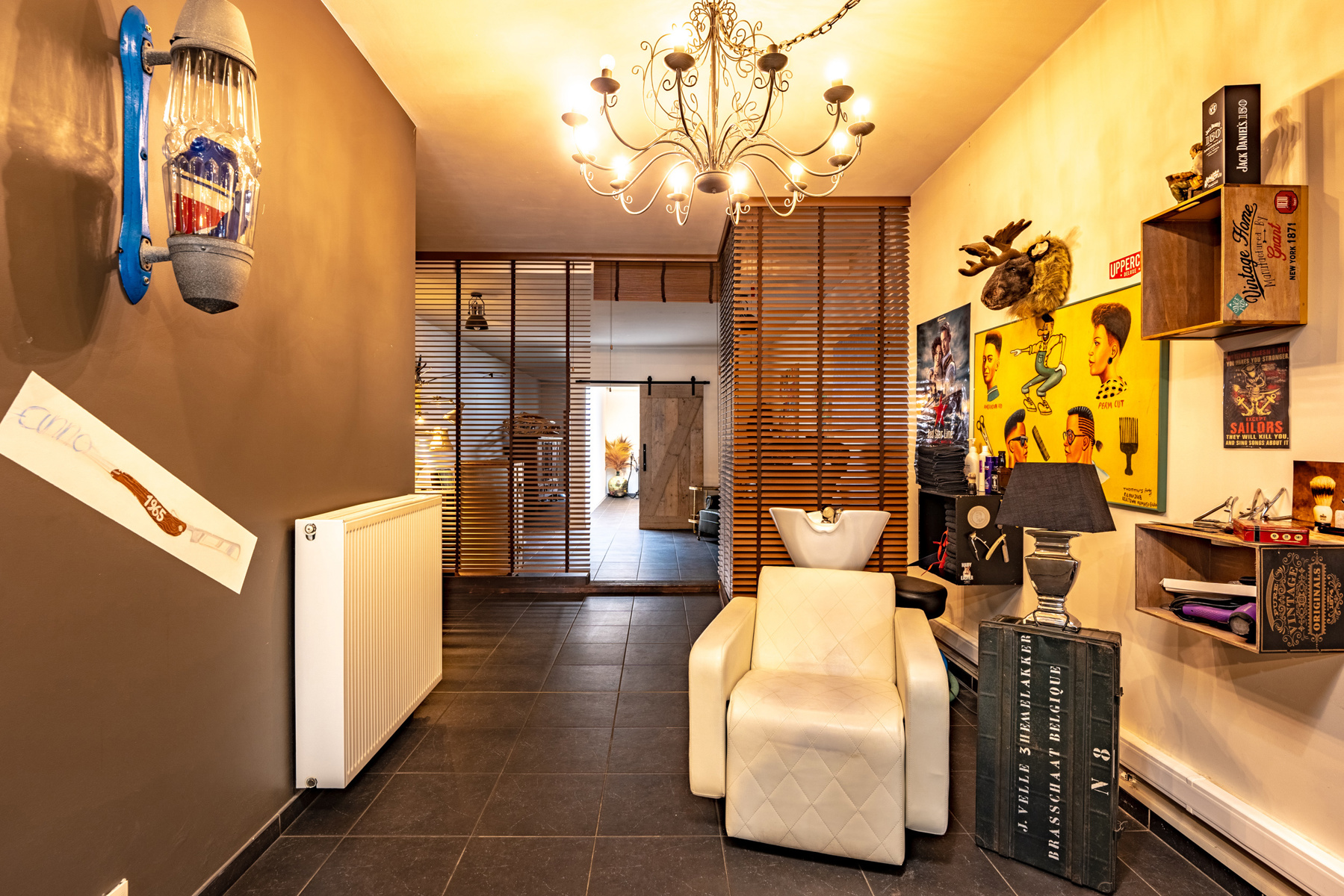 Ruim en gunstig gelegen handelspand met achter ingang. - foto 5