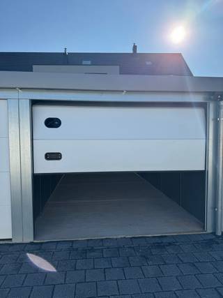 Voor meer info of een bezoek, bel 054 69 39 37 – Op de Nieuwstraat in Meerbeke (Ninove) bevindt zich achteraan nieuwbouwproject "LILY" deze...