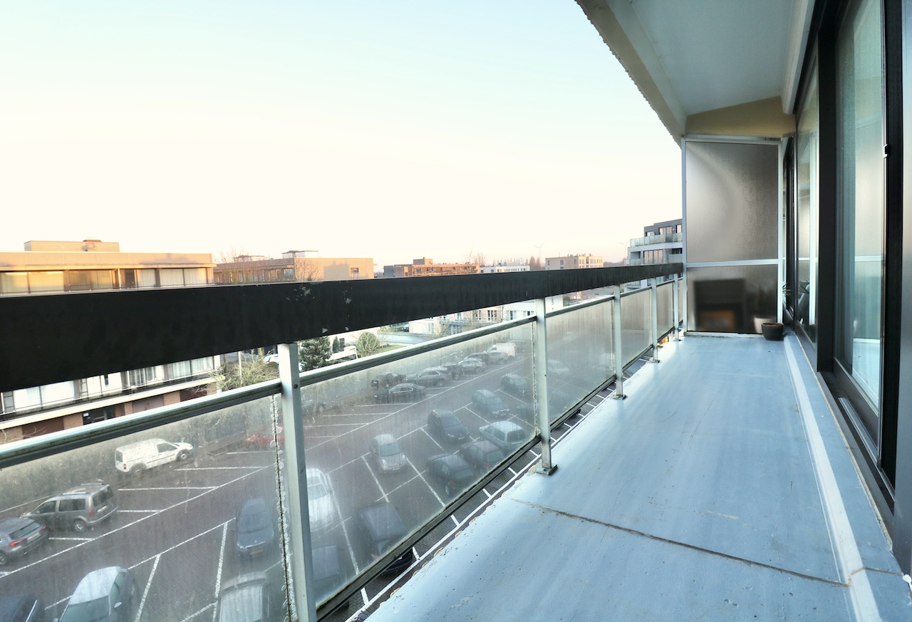 Centraal gelegen app in Eeklo met 2 slpk, 2 terrassen en garage* voor 217.500 EUR - foto 3