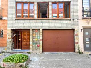 Immo Groot Leeuw vous propose ces boxes de garage situés à Sint-Pieters-Leeuw.Les garages se trouvent à l’arrière d’un immeuble à appartements et...