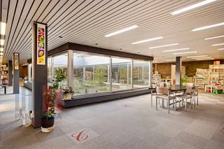 Strategically located office building, located on the border of Sint-Jans-Molenbeek and Dilbeek, just a few hundred meters from the Ring. The...