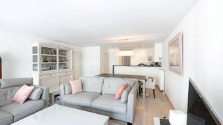 Découvrez ce spacieux appartement (106 m²) comprenant trois chambres et deux salles de bains, situé sur la Paul Parmentierlaan, à seulement...