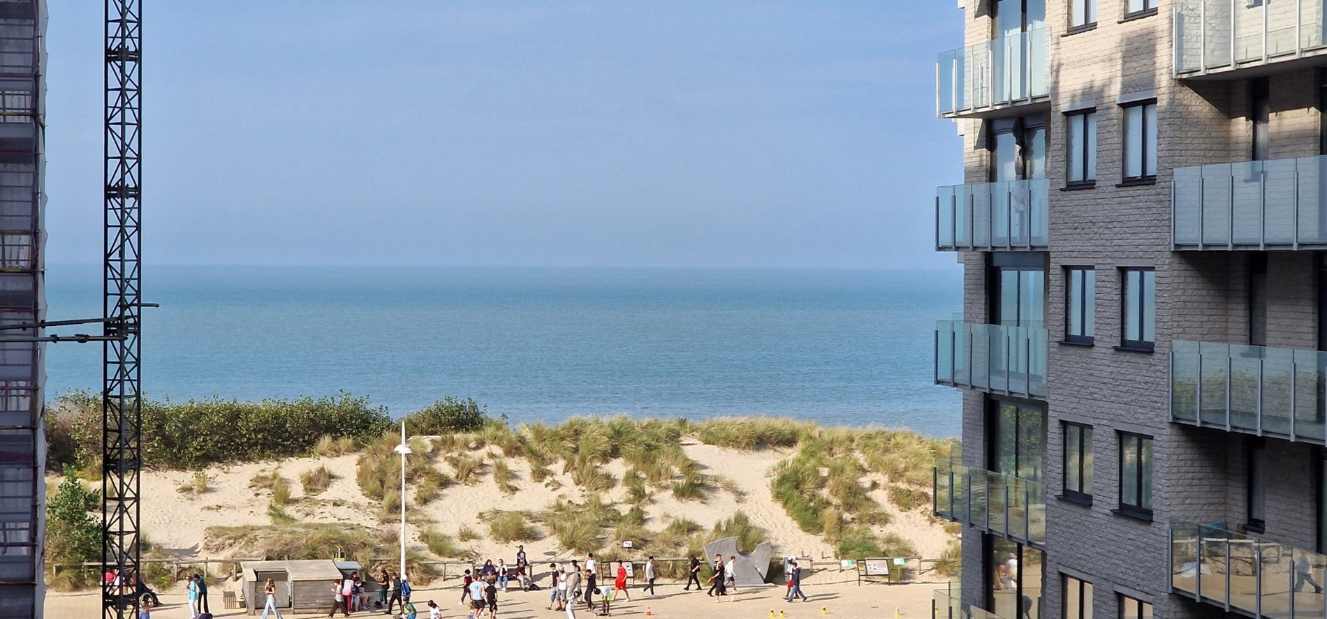 GEZELLIGE STUDIO MET SLAAPHOEK EN ZIJDELINGS ZEEZICHT GELEGEN OP ENKELE METERS VAN HET STRAND TE DE PANNE - foto 2