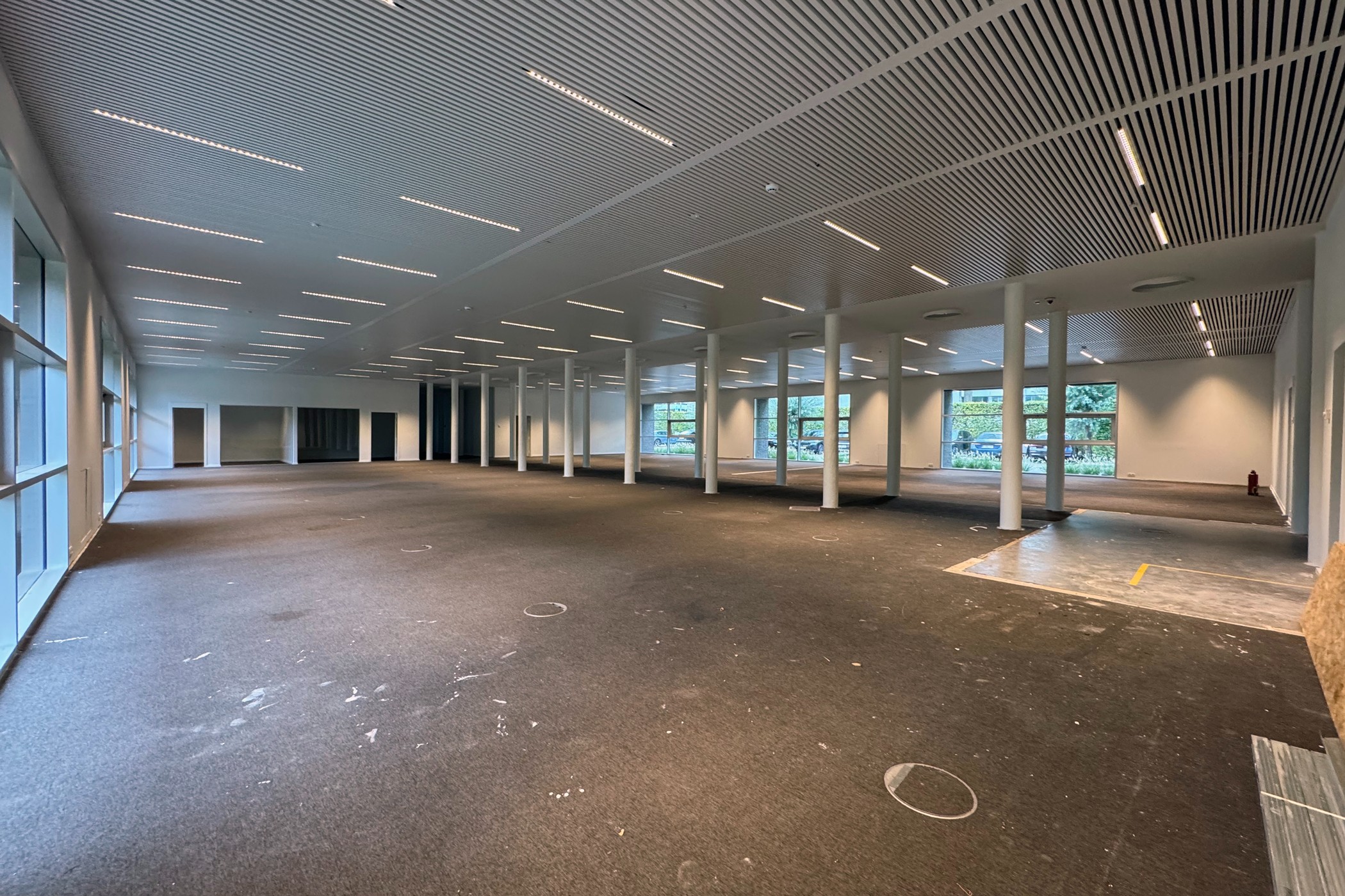 Moderne kantoorruimte van 815 m² te huur - photo 4