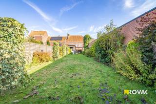 Deze centraal gelegen woning ligt vlakbij centrum Sint-Eloois-Winkel en biedt tal van mogelijkheden. Het pand werd vroeger in gebruik genomen...