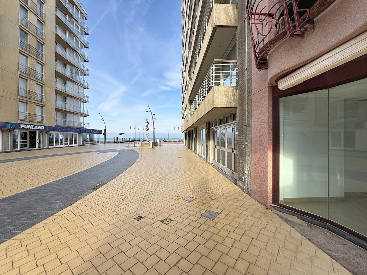 Handelsruimte te huur in de Zeelaan te De Panne. - foto 4