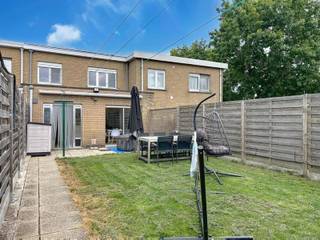 Energiezuinige woning gelegen in een rustige wijk, bestaande uit een inkomhal met afzonderlijk toilet, lichtrijke leefruimte met eet- en...