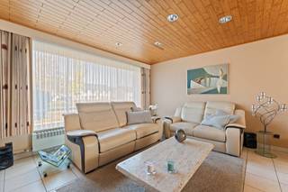 <p><span>Goed onderhouden HOB met 3 slaapkamers gelegen op een zonnig georiënteerd perceel van 2a72ca te Paal.</span></p><p><span> </span></p><p><span> Belangrijkste troeven: </span></p><p><span>- Centrale ligging en zo dichtbij het centrum van Paal, winkels, scholen en de oprit van de autostrade</span></p><p><span>- Op te frissen maar goed onderhouden</span></p><p><span>- 3 slaapkamers</span></p><p><span>- Tuin met bergruimte</span></p><p><span>- Zuidelijk georiënteerde tuin</span></p><p><span>- Voorraadkelder</span></p><p><span>- Bergzolder</span></p><p><span> </span></p><p><span>Bekijk zeker ook de foto's en de grondplannen met de afmetingen. Zo krijgt u van thuis uit al een perfect beeld van wat deze woning te bieden heeft!</span></p><p><span> </span></p><p><span>Wenst u meer info of een vrijblijvende bezichtiging, contacteer dan ons kantoor op het nummer 011 85 15 15 en wij helpen u graag verder. </span></p>