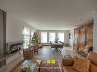 <strong>VRIJSTAANDE WONING MET 5 SLAAPKAMERS EN 2 BADKAMERS OP EEN PERCEEL VAN 11A29CA TE MAASEIK.</strong><br /><br /><strong>TROEVEN</strong><br />- Goede ligging in een doodlopende straat.<br />- Energielabel B. <br />- Elektrische installatie is conform de voorschriften van het AREI.<br />- Airco. <br />- Zonnepanelen.<br />- Bruikbare vloeroppervlakte cfr. EPC: 195m².<br />- 5 Slaapkamers, 2 badkamers.<br />- Ideale levensloopwoning.<br />- Inpandige garage. <br />- Fijne buitenbeleving door de totale grondoppervlakte van 11a29ca.<br /><br /><strong>KELDERVERDIEPING</strong><br />- 4 Kelderruimtes inclusief garage van (40m²) en wasplaats/berging: tegelvloer.<br /><br /><strong>GELIJKVLOERS</strong><br />- Inkomhal ((1,98m x 4,68m) + (1,10m x 4,47m) =14,18m²): tegelvloer.<br />- Woonkamer ((5,00m x 5,04m) + (4,00m x 3,74m) =40,16m²): airco LG, radiatoren, elektrische haard, spotjes, laminaatvloer.<br />- Keuken (4,10m x 3,60m =14,76m²): onder- en bovenkasten, lades, inductiekookplaat, dampkap, microgolfoven, koelkast, vaatwasser, tegelvloer.<br />- Toilet (0,85m x 1,40m =1,19m²): hangtoilet, wasbakje met onderkast, tegelvloer.<br />- Sas (1,40m x 1,72m =2,41m²): tegelvloer.<br />- Slaapkamer 1 (2,90m x 4,84m =14,04m²): vinyl.<br />- Slaapkamer 2 (3,80m x 4,30m =16,34m²): inbouwkasten, airco LG, laminaatvloer.<br />- Berging/wasplaats (3,00m x 3,80m =11,40m²): aansluiting wasmachine en droogkast inbouwkasten, tegelvloer.<br />- Badkamer (2,11m x 3,60m =7,60m²): dubbele lavabo, kolomkast, douche, bad, elektrische verwarming, tegelvloer.<br /><br /><strong>VERDIEPING +01 (76m²)</strong><br />- Overloop: houten vloer.<br />- Slaapkamer 3: houten vloer.<br />- Slaapkamer 4: doorgang naar andere slaapkamer, houten vloer.<br />- Slaapkamer 5: houten vloer.<br />- Badkamer: badkamermeubel met enkele lavabo, onderkast en lades, aparte douche, houten vloer.<br /><br /><strong>EXTERIEUR</strong><br />- Tuinkamer: tegelvloer.<br />- Prieeltje.<br />- Terras.<br />- Vijver.<br />- Grote tuin.<br /><br />Bekijkt u deze advertentie via een aanverwante vastgoedsite, surf dan zeker naar onze website www.N78vastgoed.be voor een uitgebreide beschrijving en foto's. Meer info: +32 (0)89 86 18 88 of info@N78vastgoed.be.