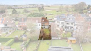 Te koop: ruime halfopen gezinswoning in Grimbergen, gelegen in een rustige woonkern met vlotte toegang tot invalswegen.Deze woning uit 1972 biedt een...