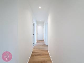 Recent gerenoveerd appartement op het derde en hoogste verdiep met zeer veel lichtinval gelegen aan de Bruul in Mechelen centrum. Het appartement beschikt over een ruime woonkamer, 2 slaapkamers, keuken met aanpalende loggia/ bijkeuken, badkamer en apart toilet. Dit stijlvol appartement is afgewerkt met hoogwaardige materialen en fijne details.Het appartement is onmiddellijk beschikbaar.Op wandelafstand bevindt zich de grote markt en het station van Mechelen waardoor het een zeer goed bereikbaar appartement is.Troeven:- Ideale ligging in het centrum van Mechelen- Zicht op de Dijle en Kruidtuin- Prachtige afwerking - Lift aanwezig in het gebouwHeb je interesse in dit appartement, aarzel dan zeker niet om contact op te nemen met Dewaele vastgoedgroep, kantoor Mechelen.