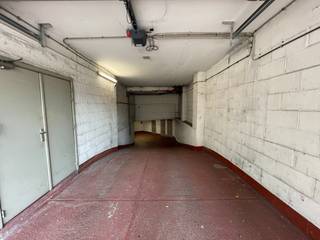 Bent u het beu om elke dag parking te zoeken of maandelijks huur te betalen voor uw parking? Grijp dan deze kans om een autostaanplaats aan te...