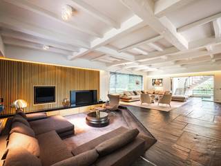 Ideaal gelegen in de wijk Prins d'Orange, biedt deze gemeubileerde villa met een bruto vloeroppervlak van ± 656 m² vijf slaapkamers op een perceel...