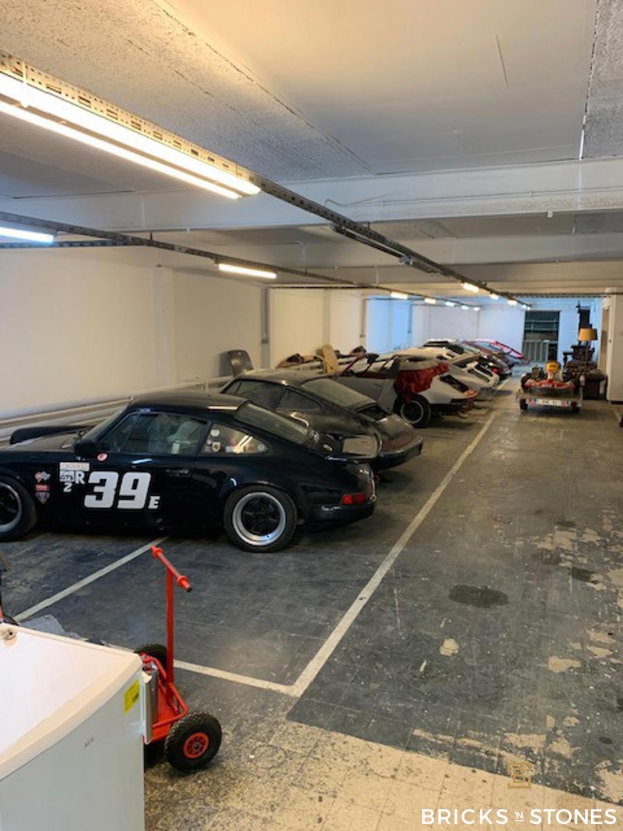 Vergund magazijn met parking voor 10 wagens - foto 1