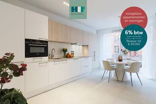 <span>BEZOEK DE NIEUWE MODELWONING EN INGERICHTE APPARTEMENTEN – 6% btw mogelijk</span><br /><br /><span>We nodigen je uit om wonen op zijn best te ervaren. Ontdek de <strong>nieuwe ruime modelwoningen (4 slpk) en verschillende ingerichte appartementen</strong>, midden in het autovrije binnengebied. Ook de <strong>tuin, een rustige oase in de stad,</strong> wordt momenteel volop aangelegd. Ruimte, rust, licht en comfort staan deze keer centraal, precies zoals wonen in Hof Berlamuze bedoeld is.</span><br /><br /><span>Wonen in het centrum van Lier, vlak bij de groene site van de Podiumacademie en de Sint-Gummaruskerk? Het kan in Hof Berlamuze, een duurzaam nieuwbouwproject in een groene, autovrije en rustige oase. Een ideale woonplek voor wie rust en groen zoekt, zonder het stadscentrum van Lier los te laten. Met de eerste bewoners die hier al thuis zijn, leeft Hof Berlamuze vandaag meer dan ooit. </span><br /><span>Bezoek nu vrijblijvend de modelwoningen en -appartementen en ervaar zelf de hoogwaardige afwerking en het wooncomfort in deze inspirerende, nieuwe en rustige woonomgeving.</span><br /><br /><span>Dit project geniet van het verlaagde btw-tarief van 6% btw voor sloop en heropbouw (onder voorwaarden). Niet alleen wie een Hof Berlamuze appartement of woning koopt voor eigen bewoning, maar ook investeerders (particulier of vennootschap) kunnen nu van dit gunsttarief genieten. Goed voor een besparing van €33.000 tot wel €69.000. Info: <span>www.hofberlamuze.be/6btw</span>.</span><br /><br /><span>Hof Berlamuze telt zeven stijlvolle laagbouw woongebouwen, harmonieus ingepast in en rond een centraal binnenhof met veel groen en rust. Het aanbod is divers: van comfortabele appartementen met 1 slaapkamer tot ruime gezinswoningen met 4 slaapkamers.</span><br /><span>Hier woon je pal in het kloppende hart van Lier – waar cultuur en natuur samenkomen.</span><br /><br /><span>Info: www.hofberlamuze.be</span><br /><span>Een persoonlijke afspraak?</span><br /><span>www.hofberlamuze.be/maak-afspraak/ - wonen@fidesinvest.be - t 03 232 54 00</span><br /><br />Deze fantastische, gezellige en eigentijdse duplex combineert ruimte met een kwalitatieve afwerking. Het appartement beschikt over drie mooie slaapkamers, waaronder een master bedroom met ensuite badkamer en dressing.<br />De ruime leefruimte met open leefkeuken geeft uit op het zuidgerichte terras, waar u volop kan genieten van de zon. De duplex is volledig uitgerust met vloerverwarming, aangestuurd via een energiezuinige lucht/water warmtepomp.<br />Verder zijn er twee ingerichte badkamers met douche, twee toiletten en een praktische berging. Dankzij de aluminium raamprofielen en de hoogwaardige thermische en akoestische isolatie bent u verzekerd van optimaal wooncomfort en een gunstig E-peil.<br /><br />Info? www.hofberlamuze.be. Een afspraak? www.hofberlamuze.be/maak-afspraak/ - wonen@fidesinvest.be - t 03 232 54 00.
