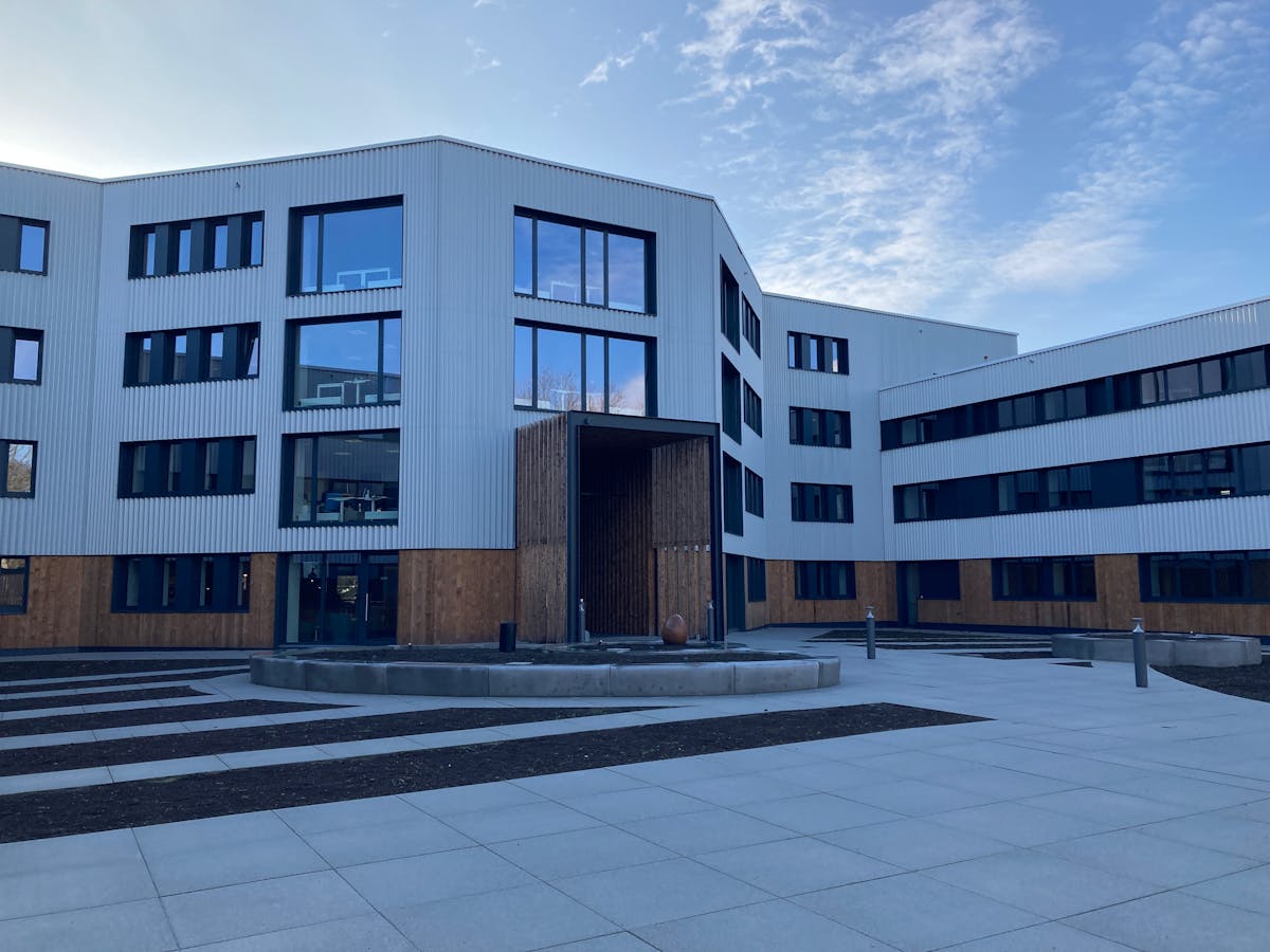 Offices in renovated office building (2,940 m²) in Ghent - photo 3