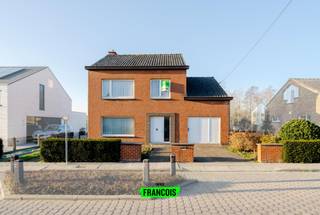 In het hart van Diksmuide, op een uiterst centrale en gegeerde ligging vlak bij de markt, scholen en grote warenhuizen, bevindt zich deze...