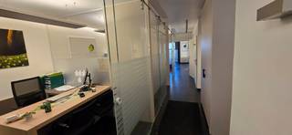 Commerciële ruimte in centrum Wommelgem geschikt voor alle doeleinden. Momenteel is het kantoor onderverdeeld in 5 kantoorunits maar de indeling...