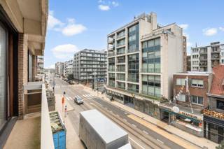 Centraal gelegen 3 slaapkamer appartement op 100 m. van de zeedijk in Oostduinkerke. Openbaar vervoer in de onmiddellijke omgeving van de...