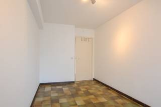 Ruim appartement gelegen in het centrum van Oudenburg. Ingericht met zonnige living (35 m²), ingerichte keuken met berging, twee slaapkamers,...