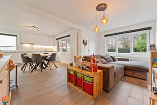 Op een goede locatie te Tremelo bevindt zich deze volledig gerenoveerde woning (2022) op een perceel van 683 m². U bevindt zich hier vlakbij...