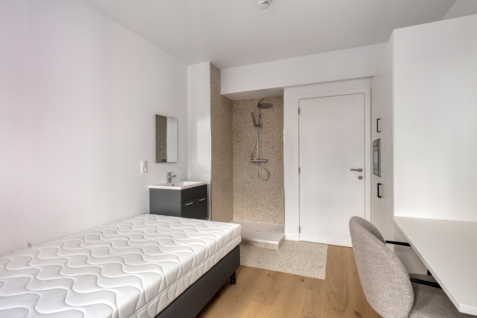 Volledig gerenoveerde studentenkamer in residentie met 15 studentenkamers en een 1slaapkamer appartement in hartje Leuven - EPC label A! - foto 4