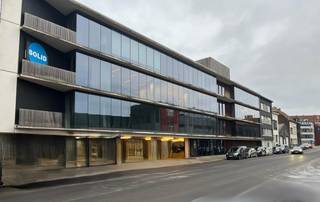 Kantoorgebouw Eternity House is gunstig gelegen aan de Bredastraat in Antwerpen, op de grens van het stadscentrum en het havengebied, in de...