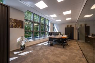 Modulair werken op een inspirerende locatie in Business-center d'Offiz te Turnhout.Gelegen aan de Parklaan (Ring Turnhout) in een kantoorgebouw van...