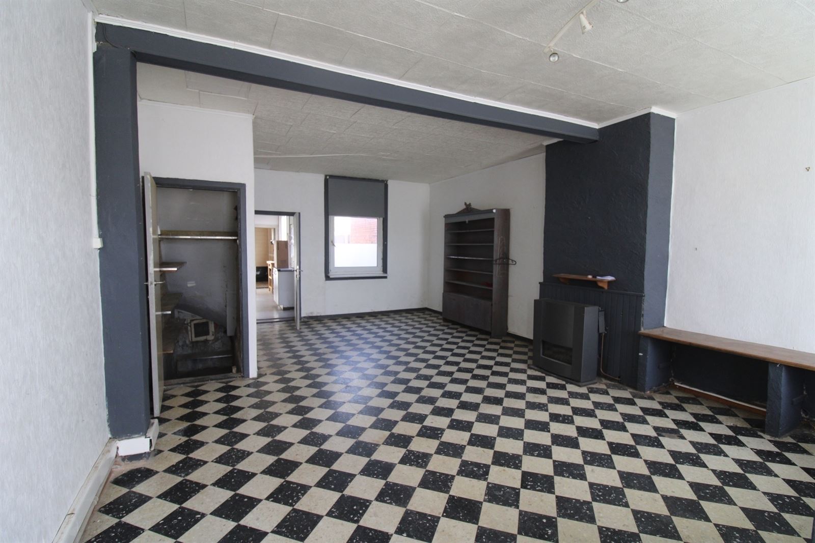 Volledig te renoveren ruime woning aan stadsrand - foto 5